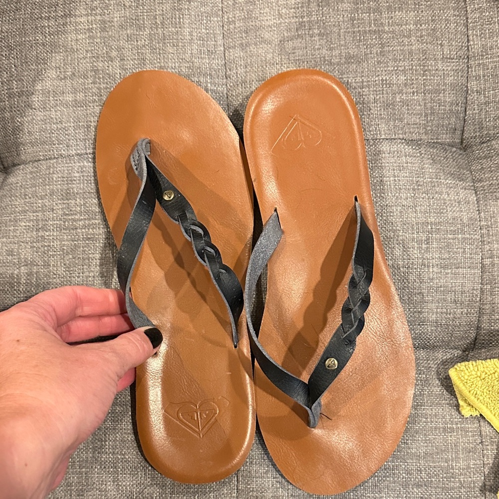 Roxy Tan and Black Sandals